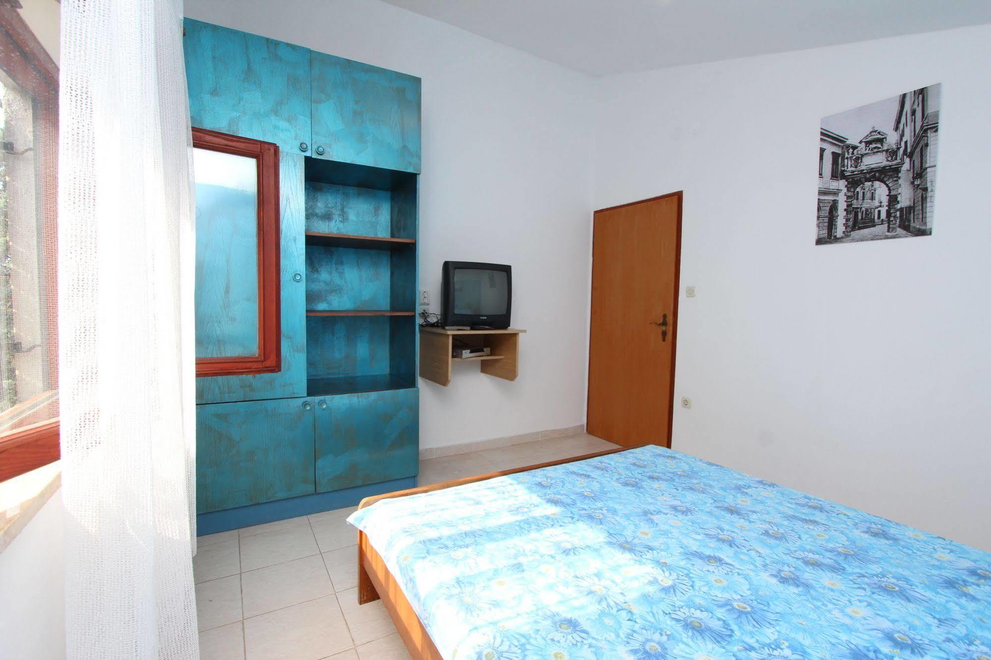 Apartments Tara Rovinj Bagian luar foto