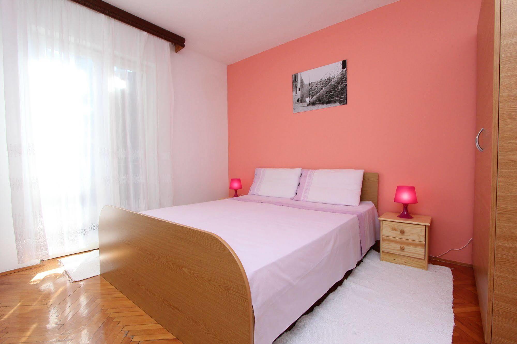 Apartments Tara Rovinj Bagian luar foto