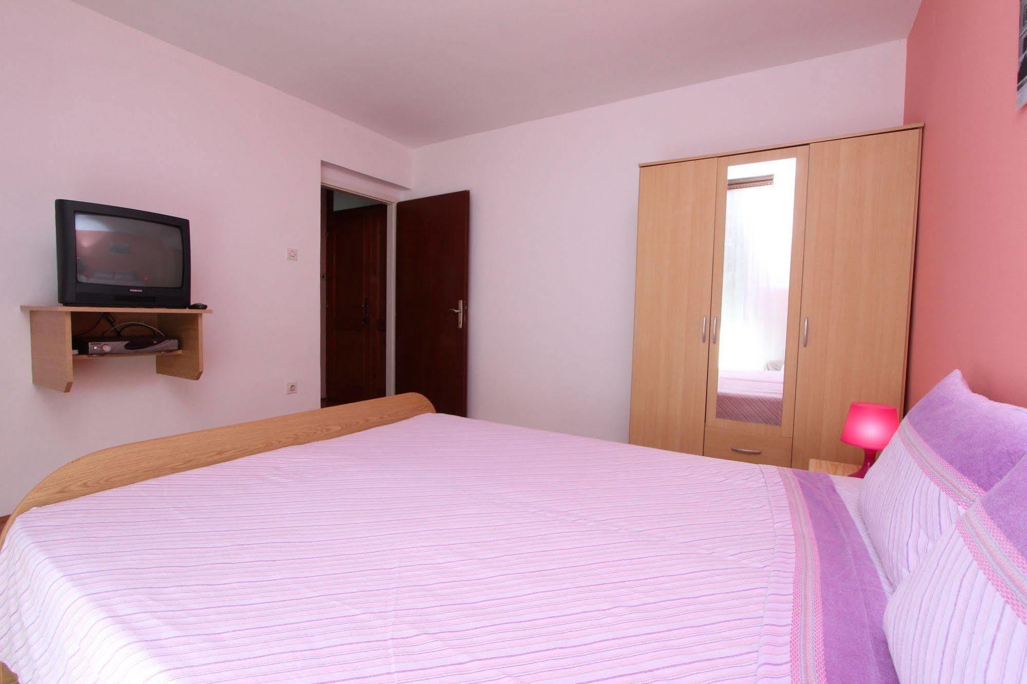 Apartments Tara Rovinj Bagian luar foto