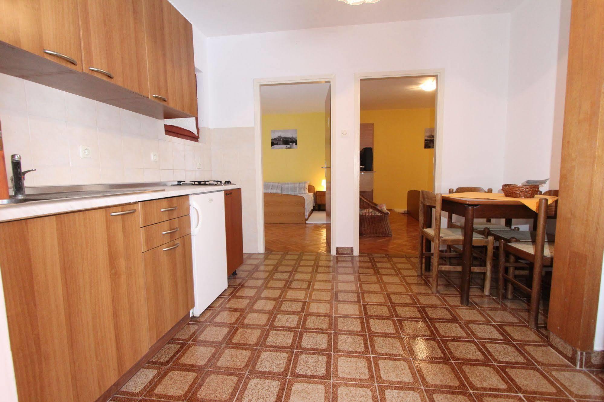 Apartments Tara Rovinj Bagian luar foto