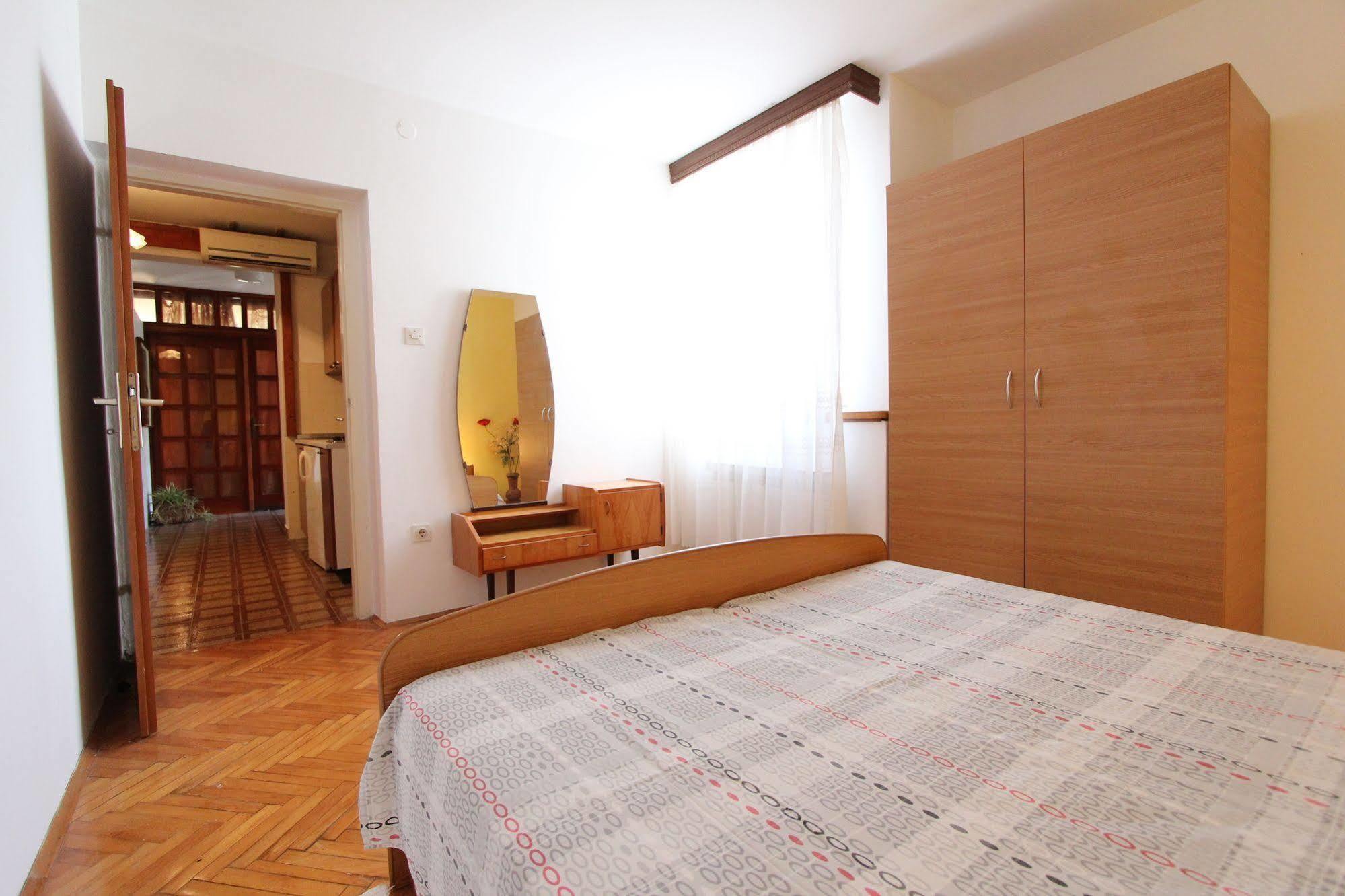 Apartments Tara Rovinj Bagian luar foto